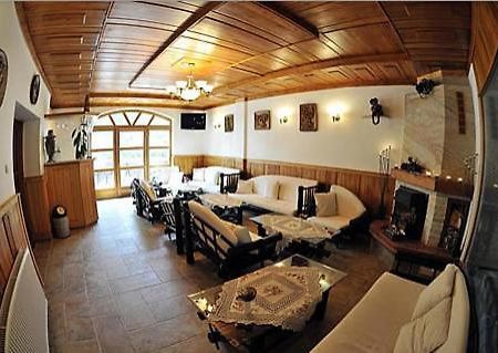 Trojka Hotel Es Panzio Сольнок Экстерьер фото