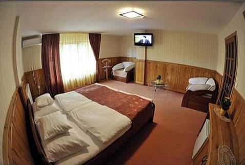 Trojka Hotel Es Panzio Сольнок Номер фото
